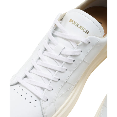 Sneakers Uomo con tomaia in pelle ed etichetta logo laterale tono su tono